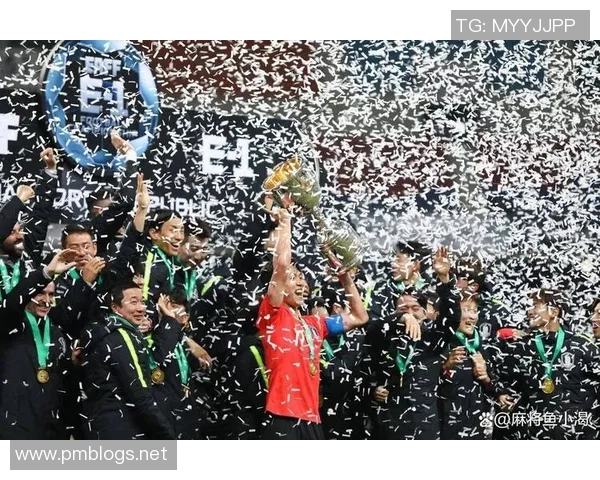 中日足球比赛激战正酣球迷热情高涨期待精彩对决